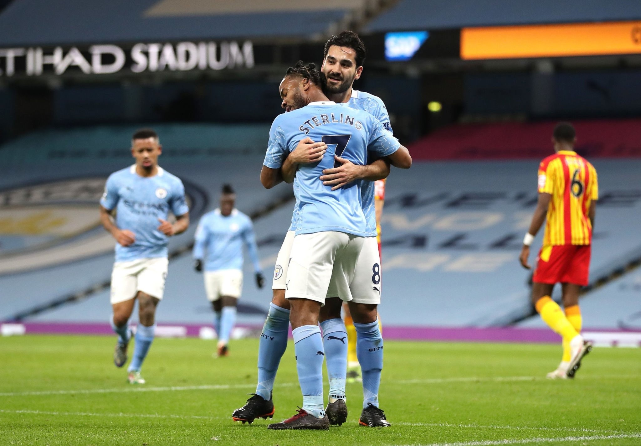 而瓦尔迪正 而瓦尔迪正